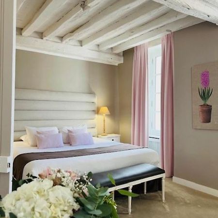 Hotel Saint-Laurent, The Originals Relais Montfort l'Amaury Bagian luar foto