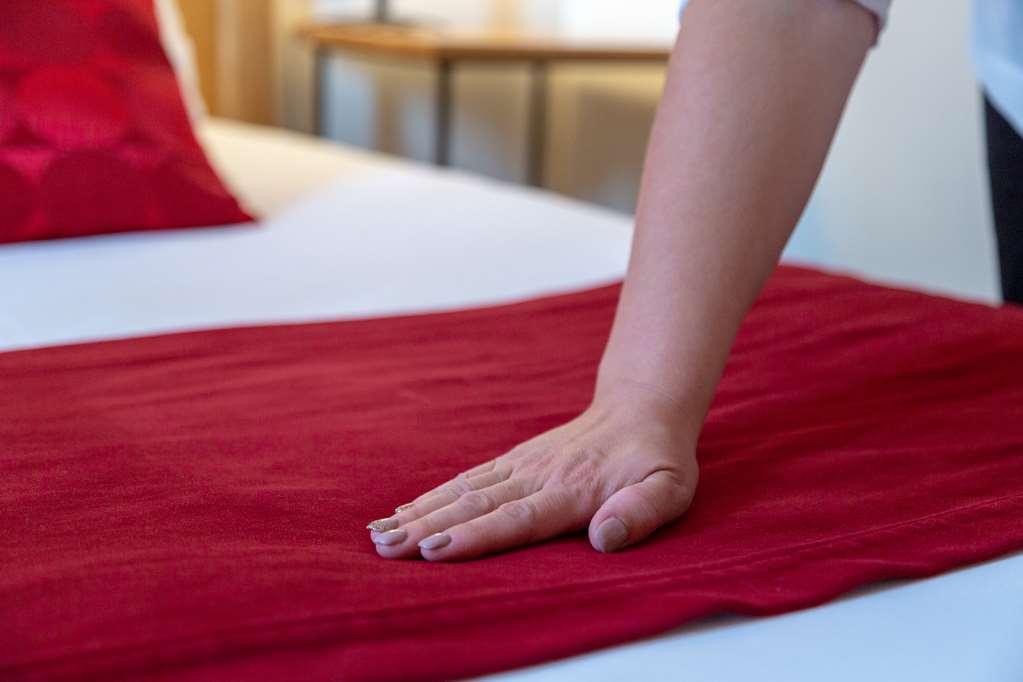 Hotel Saint-Laurent, The Originals Relais Montfort l'Amaury Ruang foto