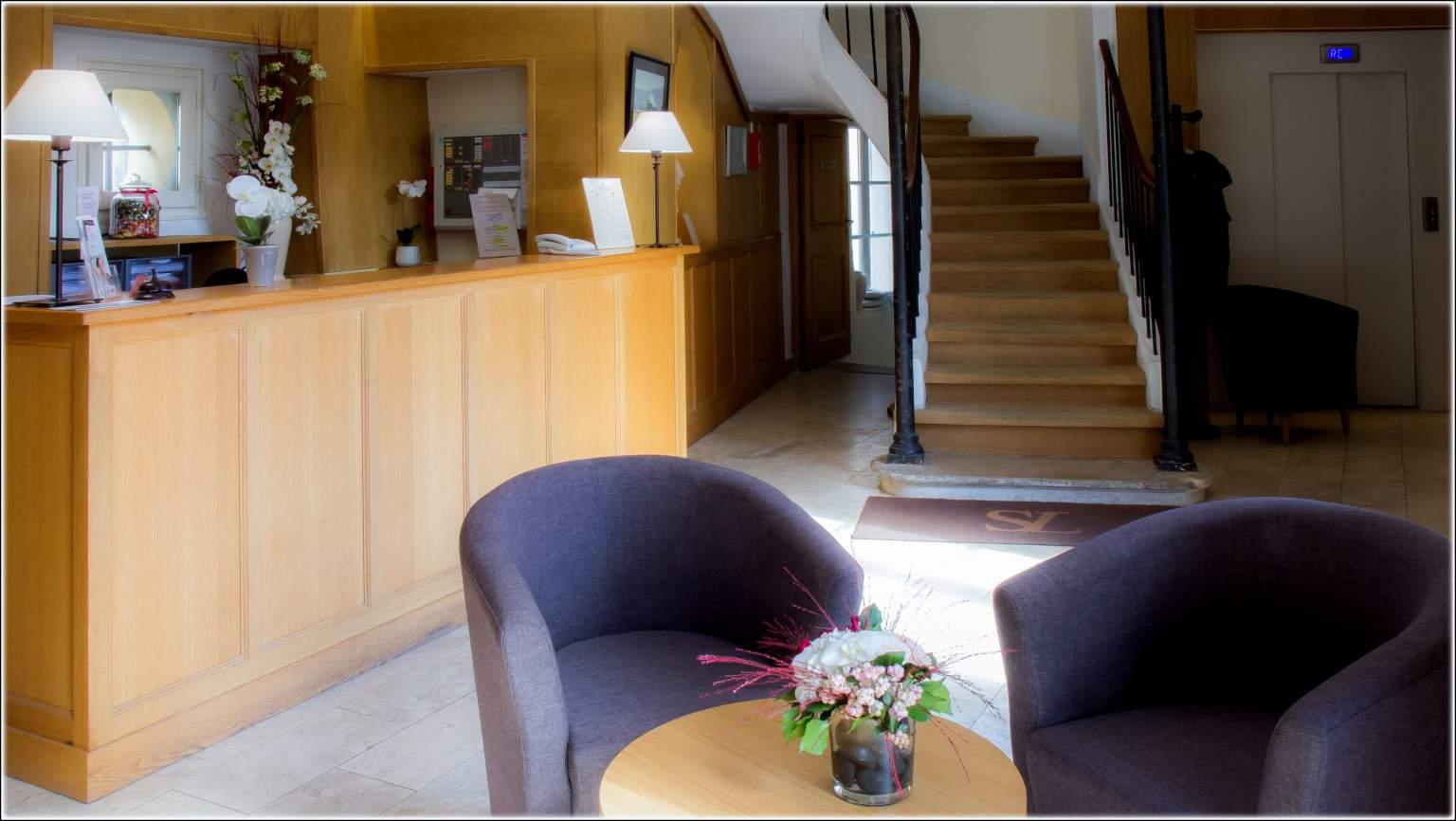 Hotel Saint-Laurent, The Originals Relais Montfort l'Amaury Bagian luar foto