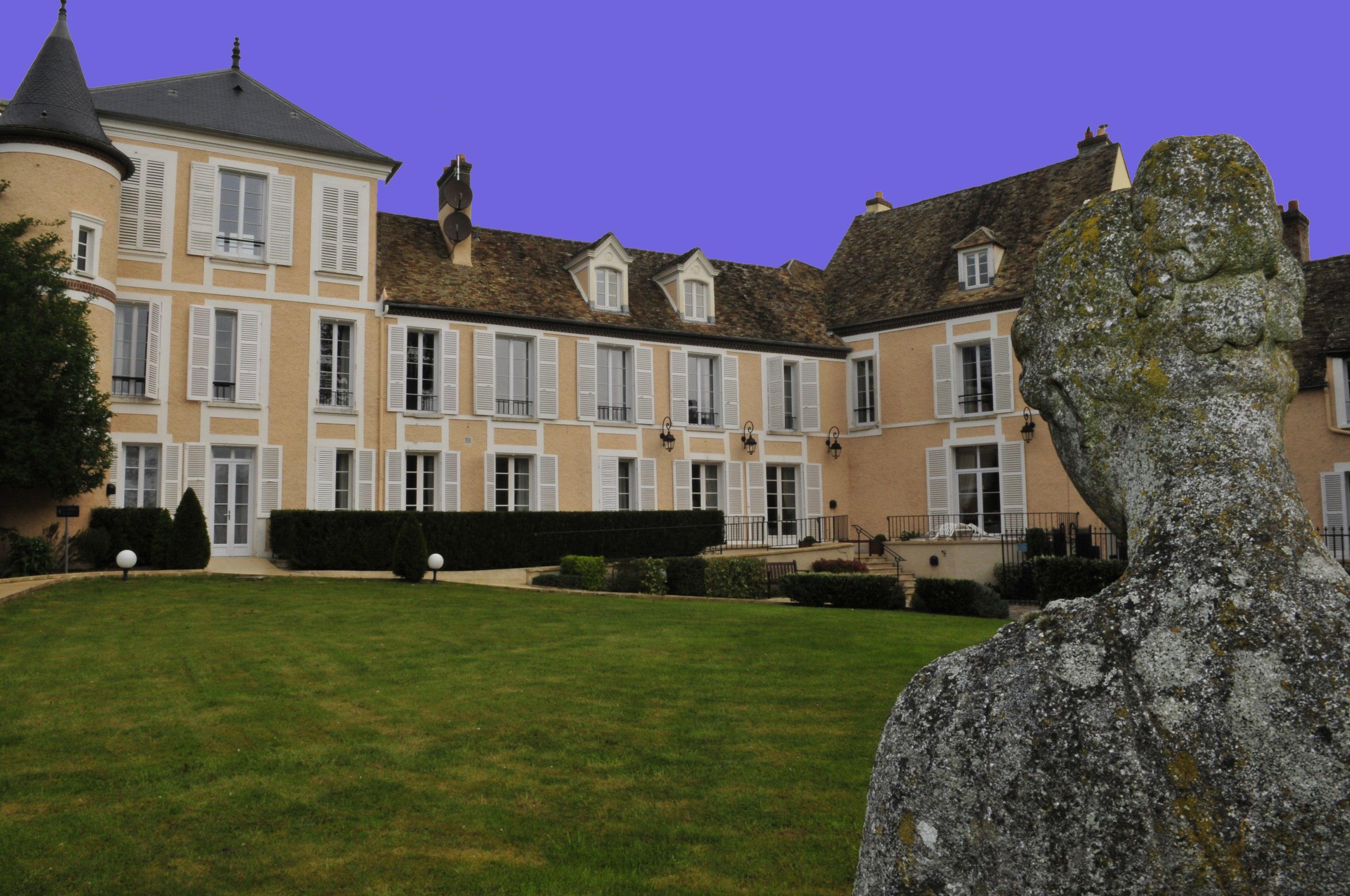 Hotel Saint-Laurent, The Originals Relais Montfort l'Amaury Bagian luar foto