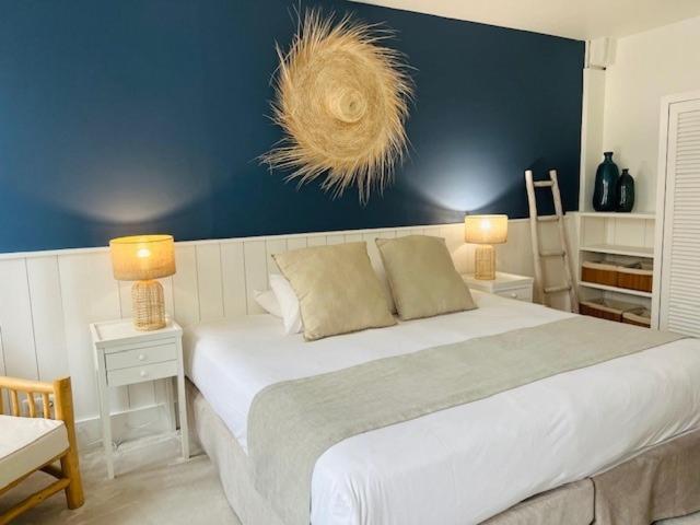 Hotel Saint-Laurent, The Originals Relais Montfort l'Amaury Bagian luar foto