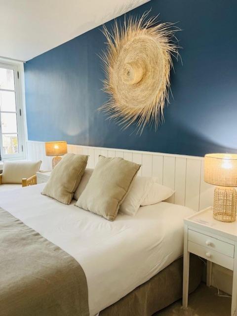 Hotel Saint-Laurent, The Originals Relais Montfort l'Amaury Bagian luar foto